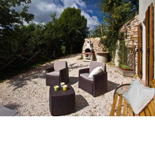 Sun kissed Holiday Home in Acqualagna with Swimming Pool