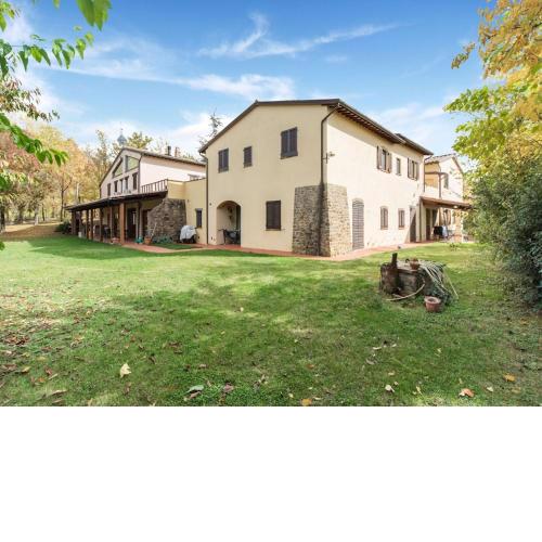 Sun kissed Holiday Home in Torgiano with Garden and Pool