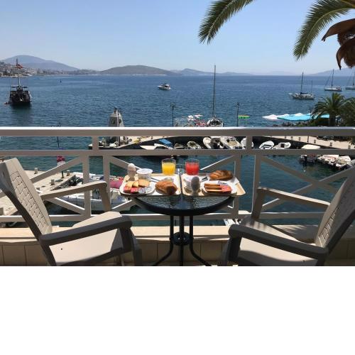 Sun N Blue Hotel