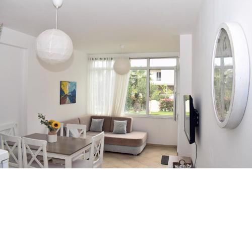 Sunflower Apartment With Garden - 180