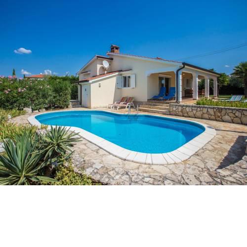 Sunlit Villa with Private Swimming Pool in Porec