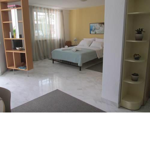 Sunny - Apartment By The Sea