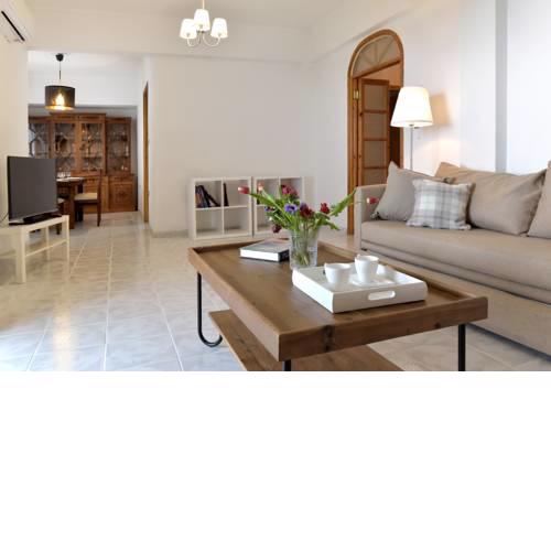 Sunny 130 sq.m. apartment with stunning sea view