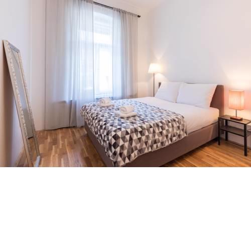 Spacious Apartment near Main Train Station