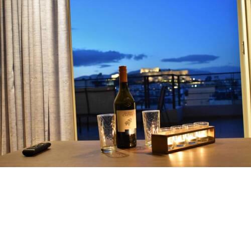 SUNNY APARTMENT, ACROPOLIS VIEW,NEXT TO THE METRO!!