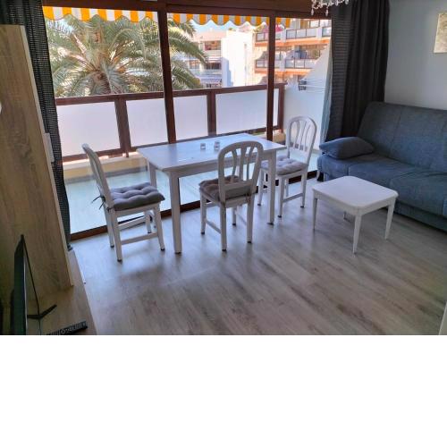 Sunny Apartment Australia by Yumbo