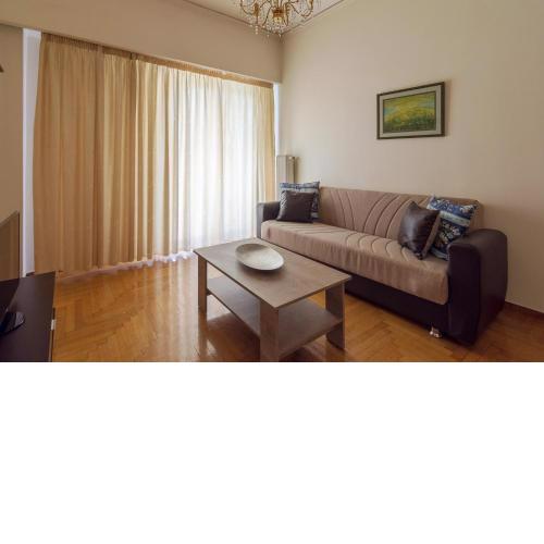 Sunny Apartment for 4 ppl in Kerameikos