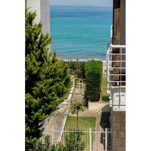 Sunny apartment Hanioti Bay