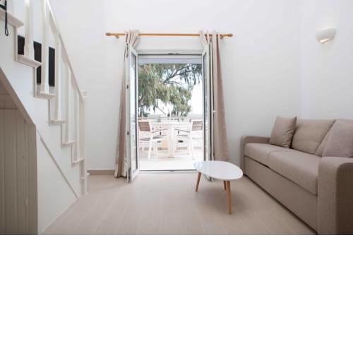 Sunny Apartment in Fira