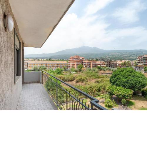 Sunny apartment in Giarre close to sea with a splendid view