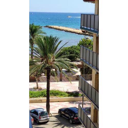 Sunny apartment near the beach