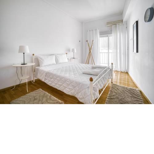 Sunny Art 2bd apartment near Acropolis and the metro