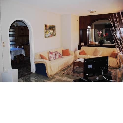 Sunny Beach Apartment Near Sounion