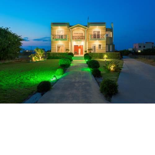 Sunny Breeze Deluxe Villa Near Beach, Private Pool