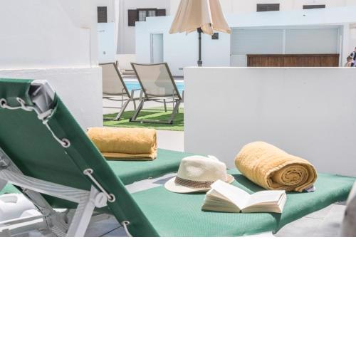 Sunny Days Apartment with shared pool and free wifi