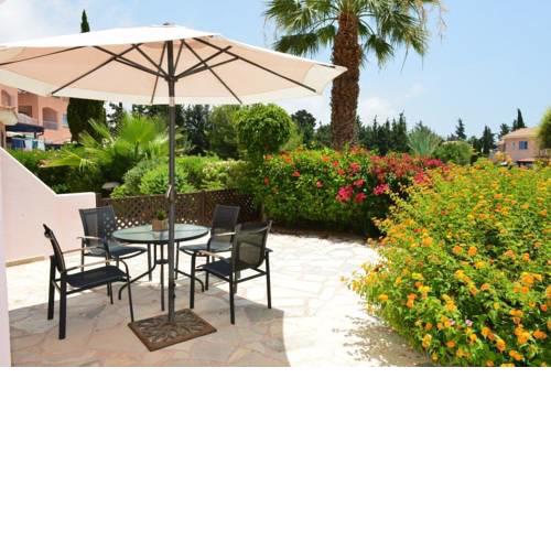 Sunny Garden Apartment