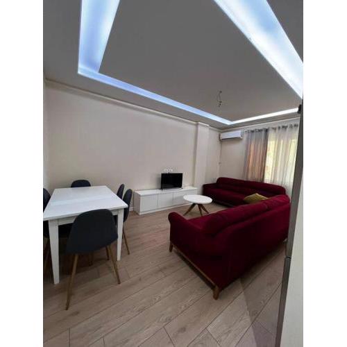 Sunny Hill 2 BD flat near the Lake and the Zoo!