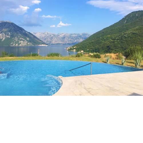 Sunny Holiday Flat with Private Garden Terrace