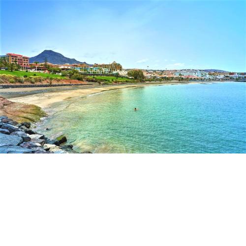 SUNNY HOLIDAYS, Fast Wi-Fi, Parking, Terrace