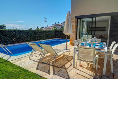 Sunny House with private pool by Hello Homes Sitges