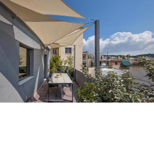 Sunny Loft with Acropolis View