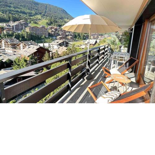 Sunny mountain view apartment in town