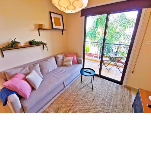 Sunny Pool Apartment
