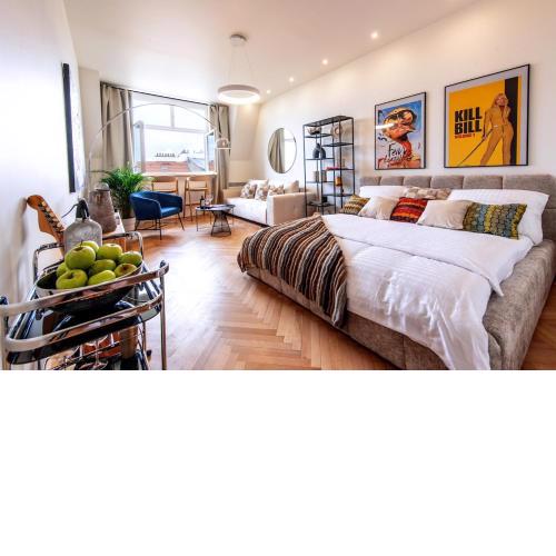 Sunny & Quiet studio in peaceful hood,metro access