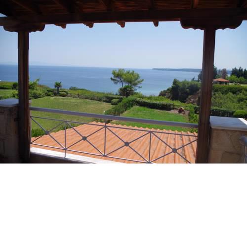 Sunrise Beach House with swimming pool