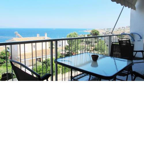 Sunrise pearl in Attika Riviera apt and Parking