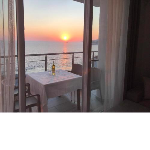 SUNSET APARTMENT