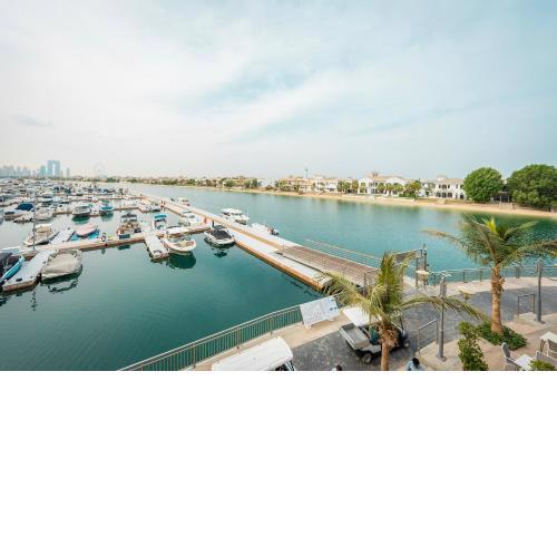 Sunset views studio next to yacht marina