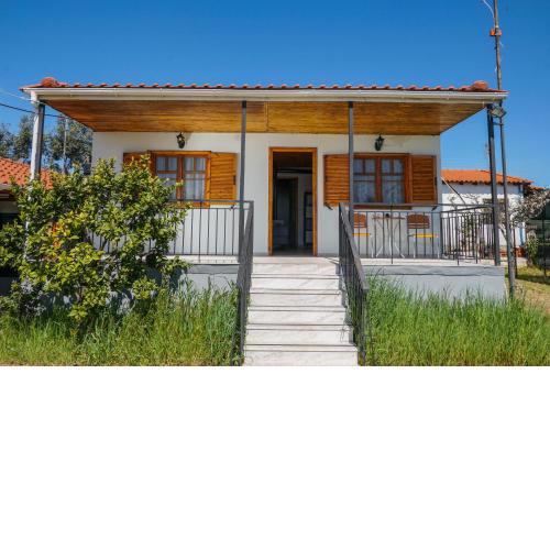 Sunshine Cottage - Family house on private land