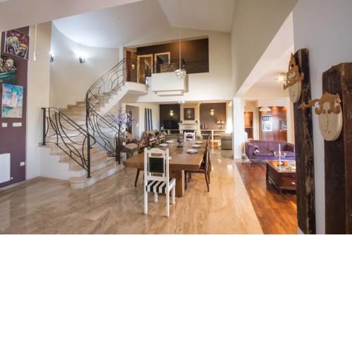 Sunshine Luxury House
