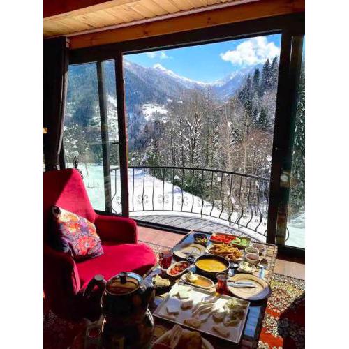 Sunshine Retreat with Hot Tub