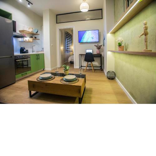 Super Fresh Central 1 Bedroom Lux Apartment