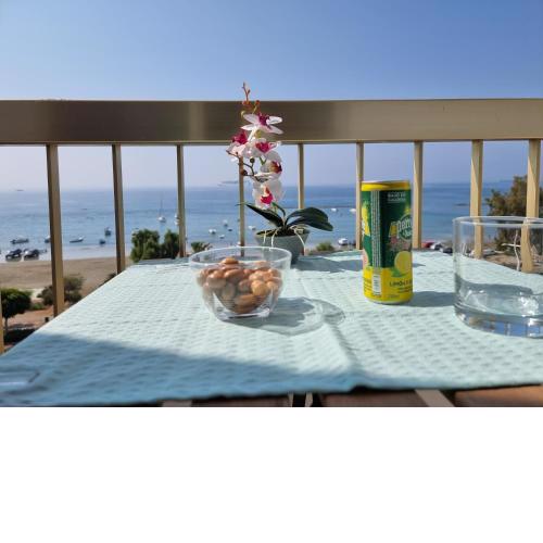 Super Modern Beachfront 1 bedroom - sleeps 4