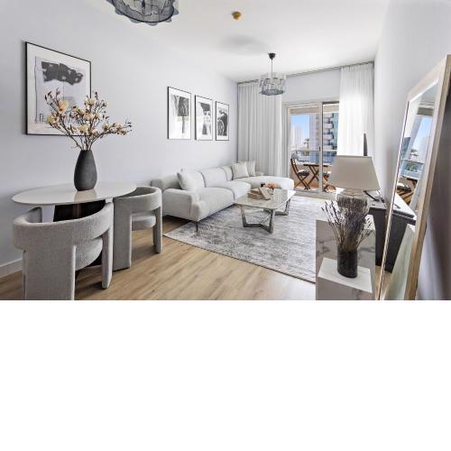 Superb 1BR APT Diamond 5