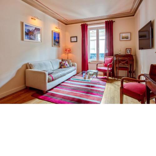 Superb & calm flat near Champs Elysées in Paris - Welkeys