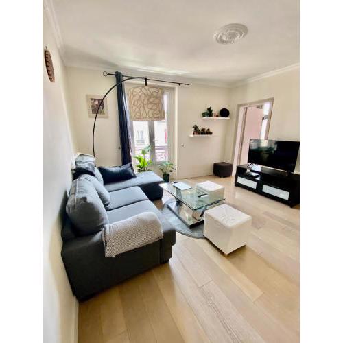 Superb entire flat in the center of Paris