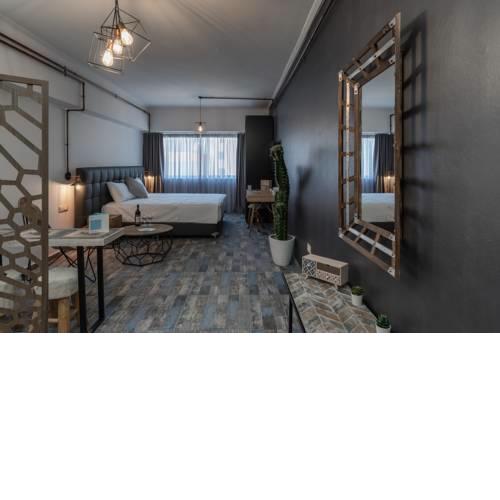 Superb Industrial Style Lodge Heart of Athens