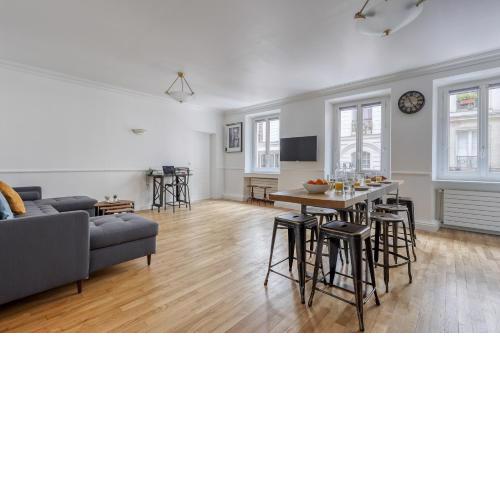 Superb Large and New 4bds Flat - Heart of Paris 10