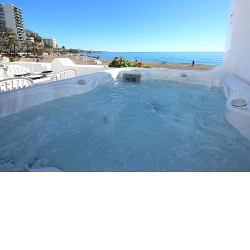 Superb Large Apartment on the Beach