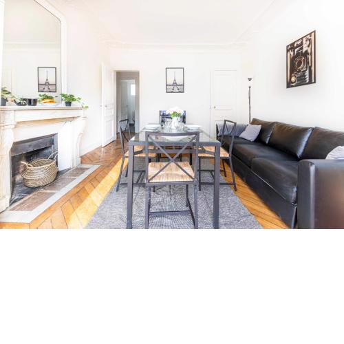 Superb typical Parisian apartment - 2BR - Rue Réaumur
