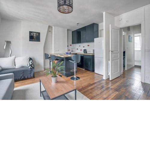 SUPERBE 45M2 SOUS LES TOITS DE MONTMARTRE/ABESSES