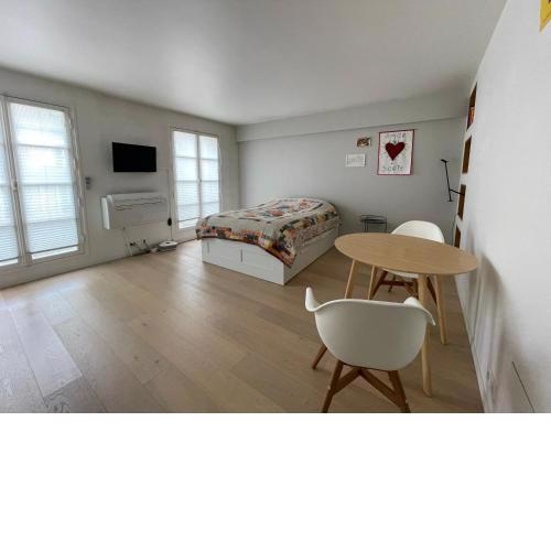 Superbe studio avec balcon, situé entre 6è et 7è !