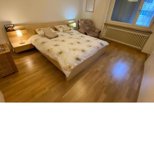 Superbly appointed 2.5 room (1 bedroom) condo! YES