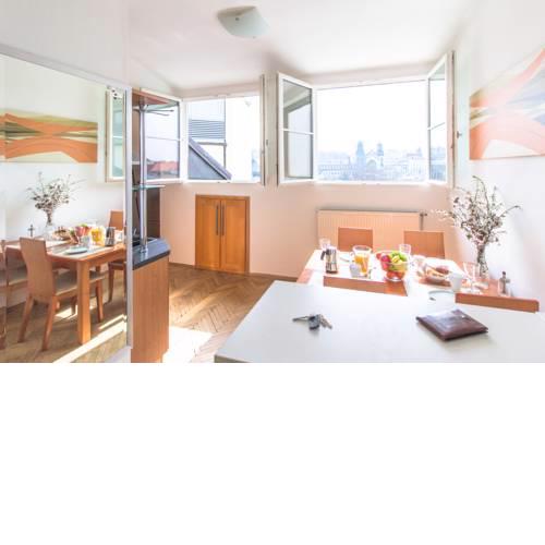 Supercentral Apartment with View