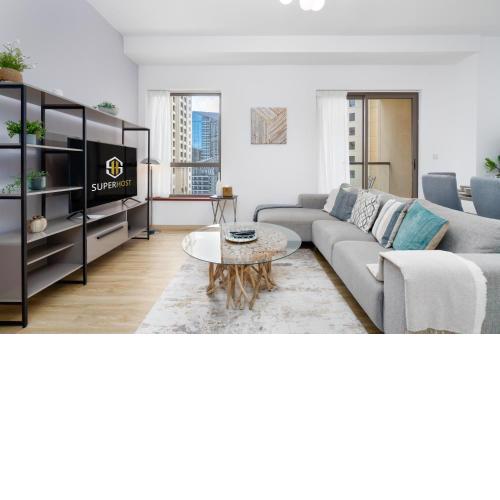 SuperHost - Magnificent Waterfront Apt, Steps From the Beach