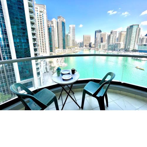 SuperHost - Marina Gem, Fancy Apartment with Waterfront Views